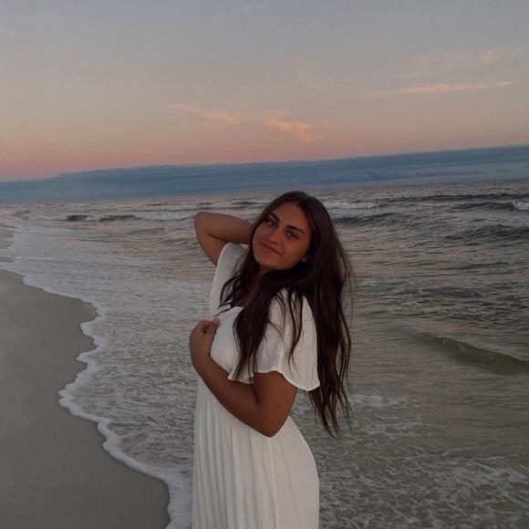 ellie_vazquez